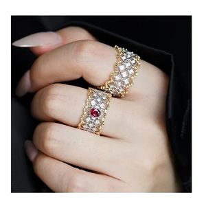 แหวนทองคำขาว 18K สองสี ดีไซน์ลายอาร์ไกล์แบบโปร่ง ประดับทับทิมและเพชรแท้ ของขวัญสำหรับผู้หญิงในโอกาสแต่งงาน งานหมั้น หรืองานเลี้ยง - Product Image 1