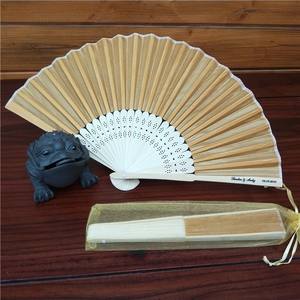 Abanico Plegable de Bambú Tallado a Mano, Arte Folclórico Tradicional, Ecológico, Regalo Promocional para Bodas y Fiestas - Product Image 5