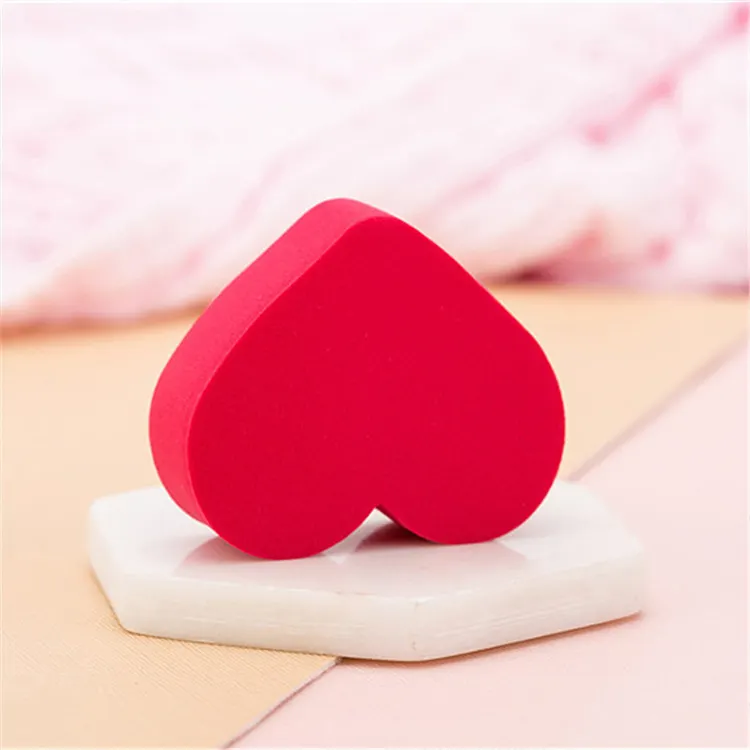 2022 Valentine High Quality red Heart Shape Cosmetic Blender Red Black Powder Puff Applicator for Beauty holiday makeup sponge