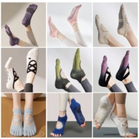 Chaussettes de Pilates personnalisées avec logo OEM de fabricant vérifié, logo de marque jacquard, grip en caoutchouc antidérapant, chaussettes personnalisées pour Pilates et Yoga