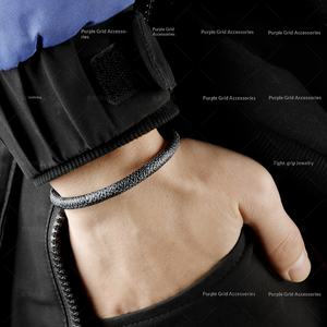 Bracciale in Pelle con Fibbia Magnetica e Motivo Floreale Vintage in Offerta - Product Image 2