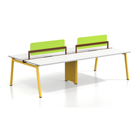 Structure de bureau en forme de U rose, pour 4 personnes, avec cloison et gestion des câbles