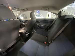 <span class=keywords><strong>Toyota</strong></span> <span class=keywords><strong>YARiS</strong></span> L Zhixiang CVT Édition Limitée 2018 d'occasion avec boîte automatique, sièges en cuir, pneus R15 et hayon arrière - Product Image 6