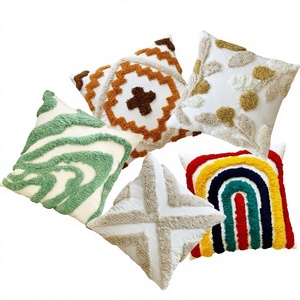 Coussins <span class=keywords><strong>d</strong></span>écoratifs brodés à <span class=keywords><strong>la</strong></span> main en tissu de coton avec pompons et fil épais – Style moderne et épuré pour canapé - Product Image 2