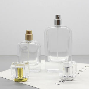 Vente en gros de flacons de parfum en verre transparent carrés de 50 ml, blanc cristal, rechargeables, vides, avec bouchons à clipser - Product Image 2