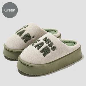 Zapatillas de algodón de suela gruesa para mujer con letras bordadas Felpa acolchada de terciopelo de invierno para amantes Zapatillas de casa para hombres - Product Image 6