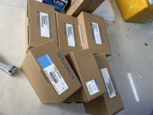 Moteur servo AC Yaskawa 100% neuf et original SGMAH-04AAA61D-0Y SGMAV-08ADA21 - Product Image 1