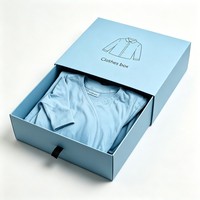 Boîte à tiroir coulissant en carton rigide pour emballage de t-shirts, avec gaufrage, pelliculage mat et doublure en éponge pour vêtements