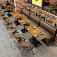 Set Tavolo e Sedie in Stile Industriale per Ristoranti, Caffè e Bar con Imbottitura Morbida per Sedute di Gruppo e Panche Personalizzabili