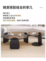 Table basse en verre, salon, luxe léger, petit appartement familial, table à bords arrondis, petite table ronde minimaliste