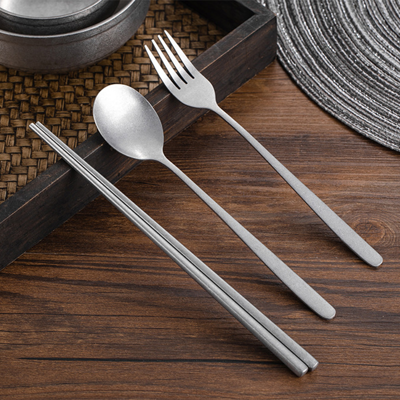 Buyer Star 4 set eetstokjes eetlepels dinerset 18/10 roestvrij staal Koreaanse platte eetstokjes soeplepelset