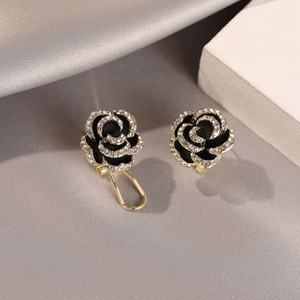 Nouvelles boucles d'oreilles clous géométriques roses luxueuses pour femmes, zircon haut de gamme, argent S925, tendance, polyvalentes, boucles d'oreilles à la mode, niche - Product Image 3