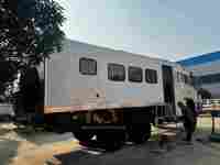 Désert Dongfeng 4x4 6x6 AWD camions tout-terrain toutes roues motrices bus touristique bus touristique 35 places fabricant d'autobus de passagers
