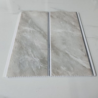 Panneau de plafond en PVC carré brillant moderne, imperméable, résistant à l'humidité, résistant au feu, décoratif, perforé, pour plafond intérieur