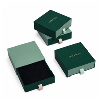 Boîte à bijoux sur mesure OEM ODM, design bicolore vert avec doublure en velours noir, ruban de traction, fabricant en gros