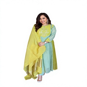 Conjunto de traje Anarkali de seda Chanderi verde menta de lujo con bloques de color amarillo lima, Kurta acampanada y pantalón, ideal para bodas indias y pakistaníes, o para el festival Mehendi. - Product Image 1