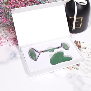 Ensemble de rouleaux faciaux en jade et pierre de gua sha verte en gros, rouleau de jade naturel pour le lifting du visage, masseur gua sha - Product Image 2