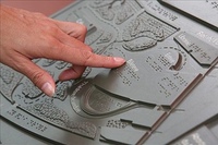 Types d'approvisionnement d'usine de produits d'impression de braille comme le signe de braille, le braille UV, les autocollants de braille, le livre de braille etc.