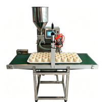 Machine de remplissage semi-automatique à convoyeur pour pouding de riz, parfait, mousse, gâteaux en coupelles, cupcakes, biscuits au chocolat