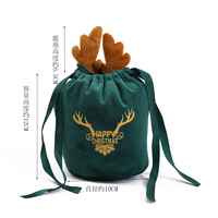Sac à cordon brodé motif élan, idéal pour emballage de bonbons et pommes de Noël, parfait pour les fêtes et les événements créatifs.