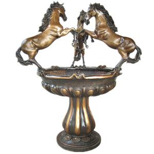 Fuente <span class=keywords><strong>de</strong></span> Agua Decorativa <span class=keywords><strong>para</strong></span> Jardín Exterior Moderna, Estatua <span class=keywords><strong>de</strong></span> Caballo Grande <span class=keywords><strong>de</strong></span> Latón y Bronce en <span class=keywords><strong>Venta</strong></span> - Product Image 1