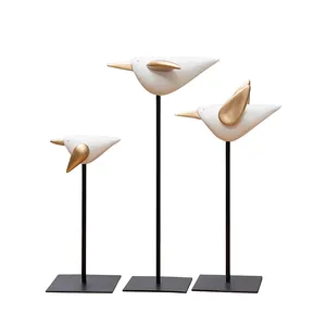 Elegant Eye-Catching Hot Selling Modern Decorative Sculpture Interior Showpieces For Home Decorations