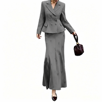 Ensemble deux pièces gris clair : veste de costume croisée anti-plis en polyester/coton à col en V et jupe longue plissée – Personnalisation OEM/ODM