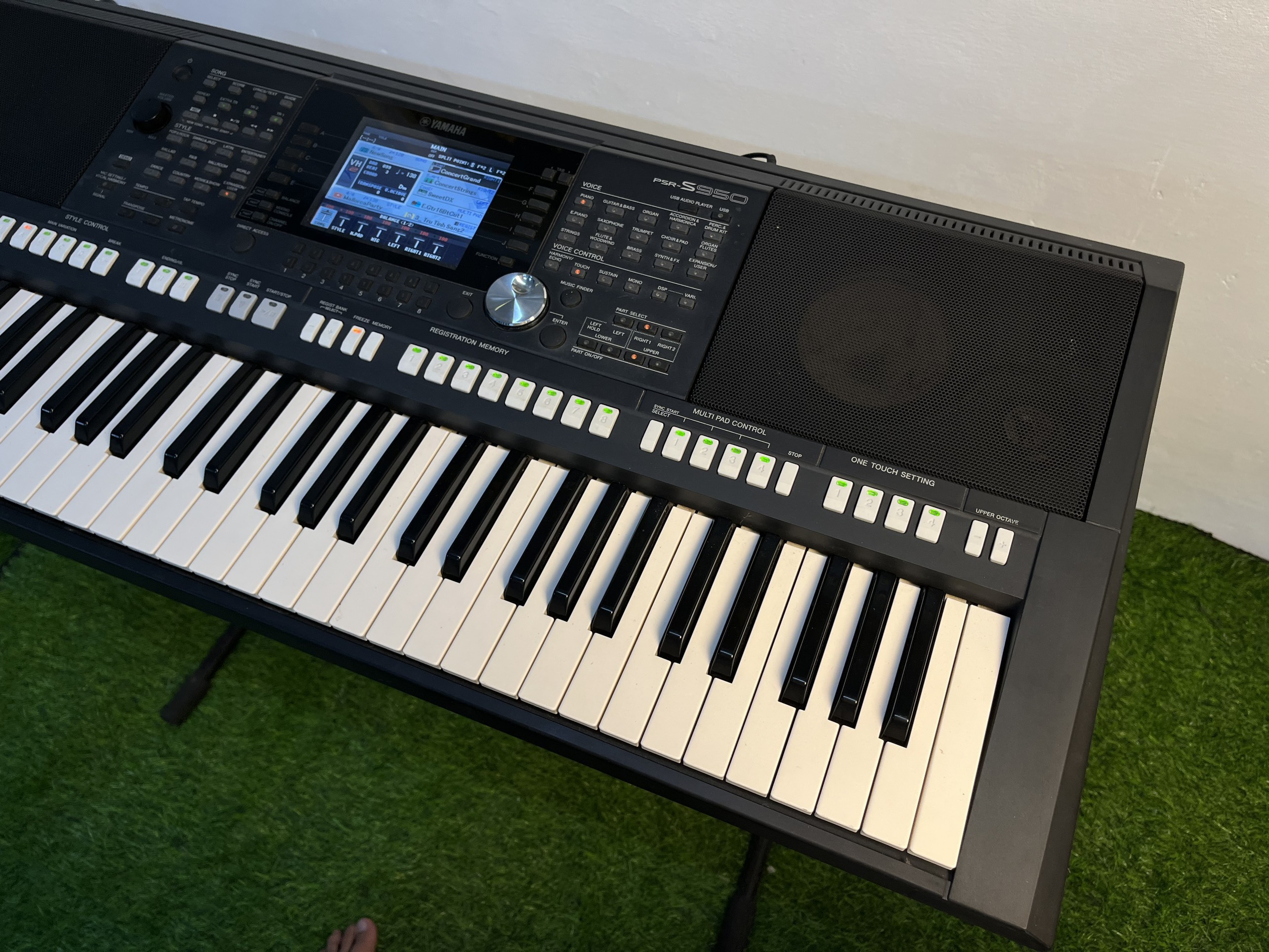 Yamaha PSR S950 Digital Arranger Workstation - Refurbished Piano