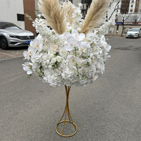 Centre de table de mariage IFG en soie artificielle blanche 60 cm, fait main, avec hortensias, roses mélangées, pampas et orchidées, pour Noël et remise de diplôme