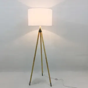 Lampu Lantai Tripod Dalam Ruangan, untuk Ruang Tamu, Tripod Logam Penyangga Standar Dekoratif Modern Hotel Rumah