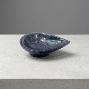 Cuenco Tallado en Cristal de Hematita Azul Lágrima, Piedra Semipreciosa, Artesanía Hecha a Mano, Decoración para el Hogar - Product Image 1