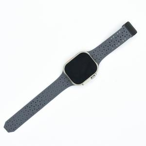 Compatible avec Apple Watch Series 9/8/7/6/5/4/3/2/1, bracelet de montre en silicone magnétique pliable en nid d'abeille - Product Image 3