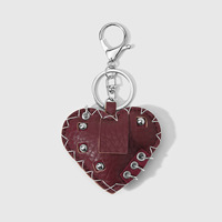 Breloque de sac en cuir PU style rétro punk cœur avec rivets métalliques, surpiqûres contrastées et fermoir mousqueton, pendentif de sac à main et porte-clés