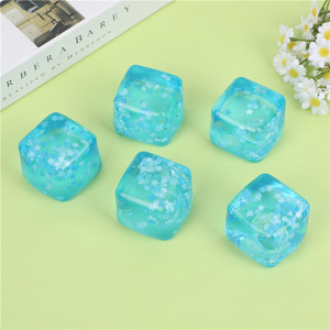 Jouet anti-stress TPR transparent en forme de cube de glace, à rebond lent, rempli de flocons de neige et de sirop de malt - Product Image 5