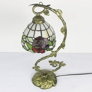 Lámparas Estilo Tiffany LongHuiJing, Lámpara de Vidrio con Decoración para el Hogar, Lámpara de Mesa, Pantalla de Lámpara con Diseño de Rosa y Hojas Metálicas - Product Image 4