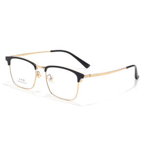 Gafas de Titanio Cuadradas para Hombre T-P 3303, Ligeras, Montura Completa, Lentes de Resina, Estilo Ejecutivo - Product Image 1