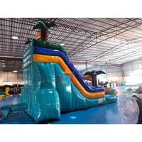 Toboggan aquatique gonflable sur le thème du Luau hawaïen avec palmiers, toboggan tropical commercial pour fête d'été