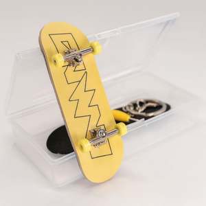 Mini Fingerboard Personalizado al por Mayor, Decoración de Mesa, Mini Fingerboard de Madera, Juguetes de Dedos, Finger Skateboards - Product Image 1