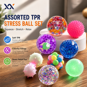 Boules de Noël tendance TikTok : Jouets anti-stress en relief Père Noël et Bonhomme de neige, balles squishy de Noël - Product Image 6
