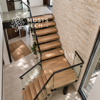 Escalier mono-à-capitainerie sur mesure de haute qualité pour l'intérieur, conçu par des professionnels et fabriqué en usine