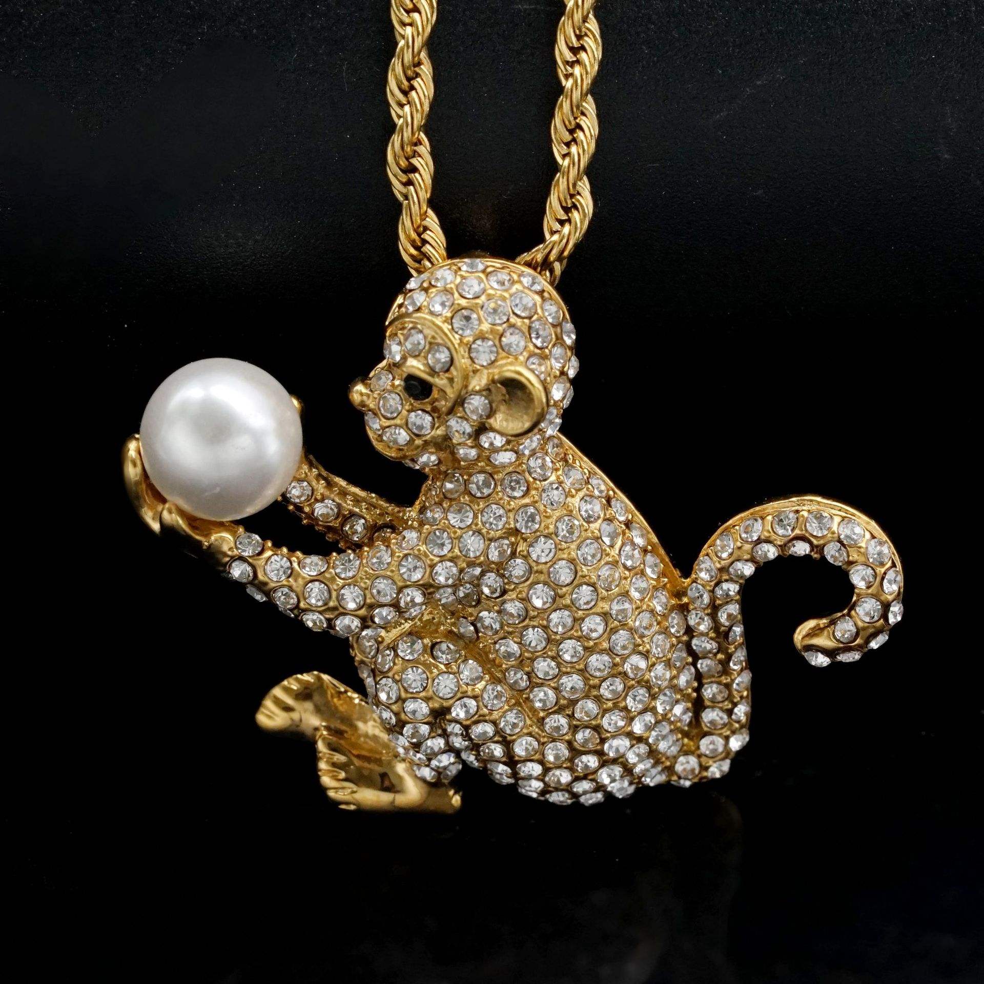 จี้เดี่ยวสีทองไม่มีโซ่