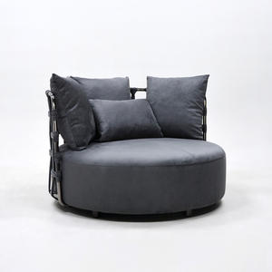 Fauteuil pivotant moderne en velours, chaise de salon surdimensionnée, fauteuil moelleux avec structure métallique et coussins décoratifs pour chambre à coucher, appartement, style minimaliste - Product Image 1