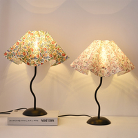 Lámpara de Mesa con Pantalla Floral Vintage Francesa, Base Curva Ondulada, Regulable, Lámpara de Noche para Mesita de Noche, Lámpara Decorativa de Escritorio para Hogar y Hotel