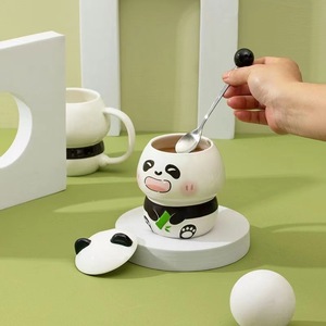 Set di tazze in ceramica di Panda ricamato con coperchio e cucchiaio regalo di natale per uomini e donne studenti o compagni di dormitorio - Product Image 4