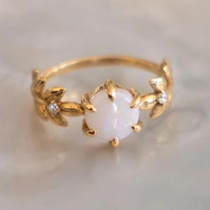 Anello F852 con Opale Floreale, Gioiello da Donna con Gemma Naturale, Montatura a Griffe, Anello di Fidanzamento Rotondo alla Moda - Product Image 1