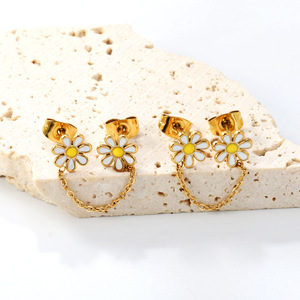 Pendientes de Cadena con Flores para Niñas, Aretes de Acero Inoxidable con Diseño de Cadena y Flores - Product Image 2