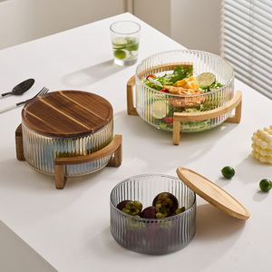 Bol à fruits en verre à rayures verticales minimalistes, bol à salade, bol à collations avec couvercle en bambou et support en bois - Product Image 3