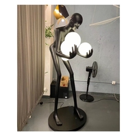 Lampe sur pied en forme de statue de danseuse noire LIANGTE pour la décoration de la maison, lampe décorative pour le salon, lampe sur pied en verre FRP à LED pour le coin du salon