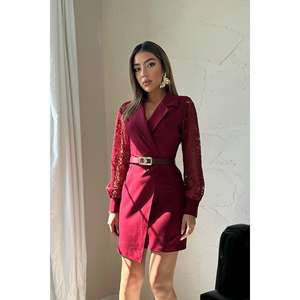 Robe de soirée en satin bordeaux, col en V, manches en dentelle transparente, coupe asymétrique, taille naturelle - Product Image 2