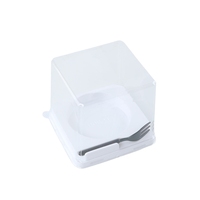 Vente en gros Petite boîte à gâteau mousse transparente carrée en plastique PET transparente Boîte à gâteau triangle pour dessert de mariage avec fourchette